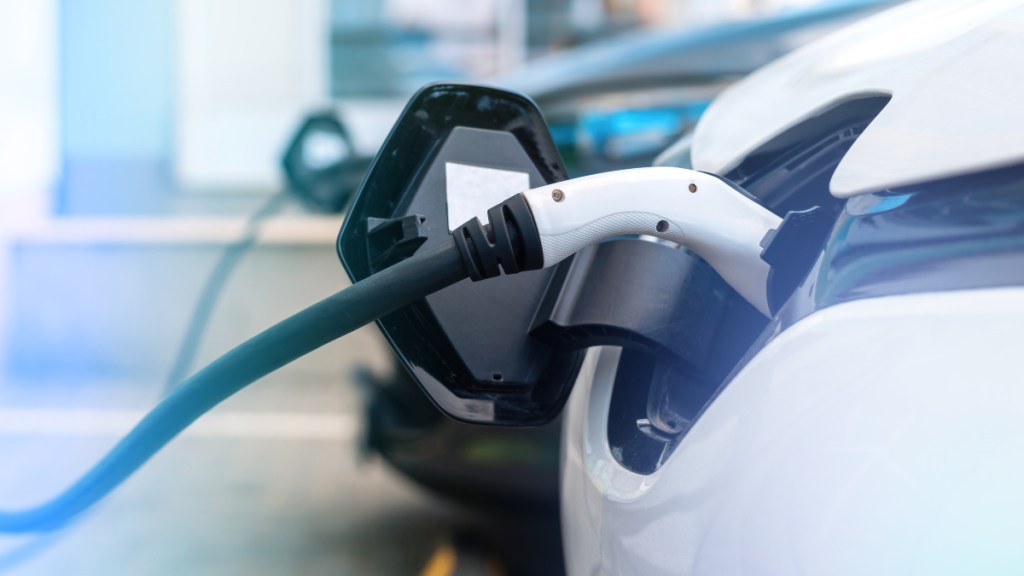 EV adoption, Indian Government, Make in India, NITI Aayog, PLI schemes, EV manufacturers, investment, Tariff concession, EV adoption