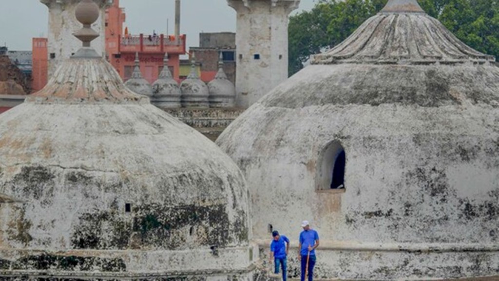 Supreme Court allows cleaning of sealed 'wazukhana tank' at Gyanvapi mosque in Varanasi Supreme Court allows cleaning of sealed 'wazukhana tank' at Gyanvapi mosque in Varanasi