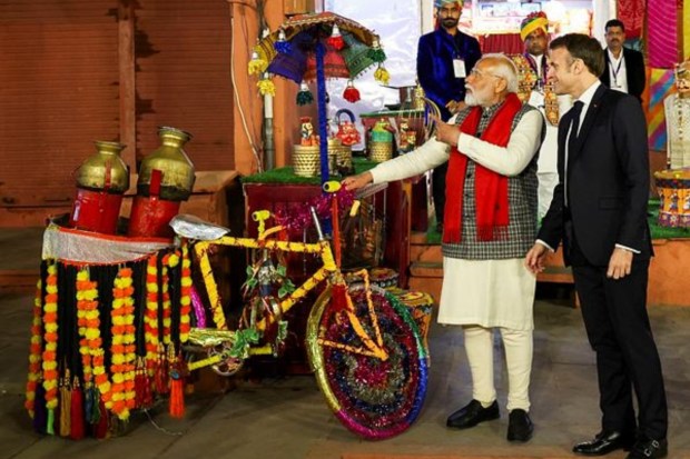 Both the leaders together explored a local market in Jaipur. (Image: PTI)