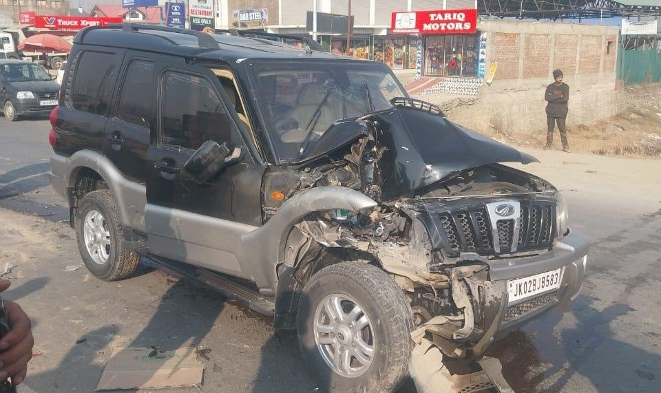 Narrow escape for PDP chief Mehbooba Mufti as her car meets with road accident Narrow escape for PDP chief Mehbooba Mufti as her car meets with road accident