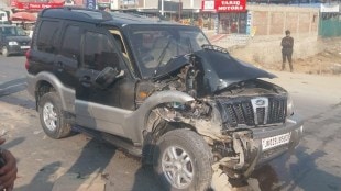 Narrow escape for PDP chief Mehbooba Mufti as her car meets with road accident
