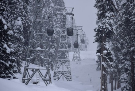 Cable car cabins are pictured in Gulmarg, Kashmir (Image/Reuters)