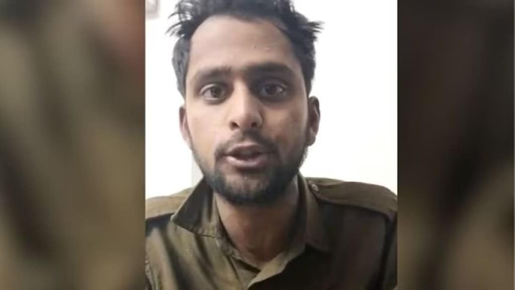 Punjab: Nihang sikh kills 'sacrilege' suspect at Phagwara gurdwara Punjab: Nihang sikh kills 'sacrilege' suspect at Phagwara gurdwara