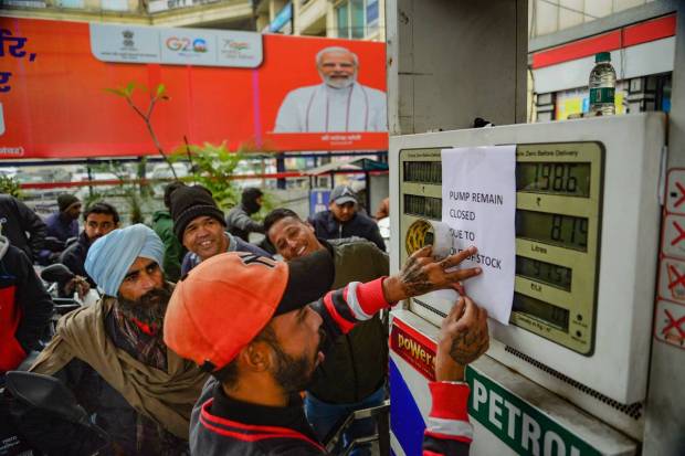 A staffer puts up a notice at a fuel filling station mentioning no stocks following heavy rush amid a strike of truck drivers over new provisions regarding hit-and-run cases under Bharatiya Nyaya Sanhita, in Jalandhar. (PTI Photo)