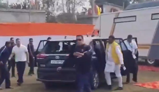 Rahul Gandhi's car vandalised in Bihar Rahul Gandhi's car vandalised in Bihar