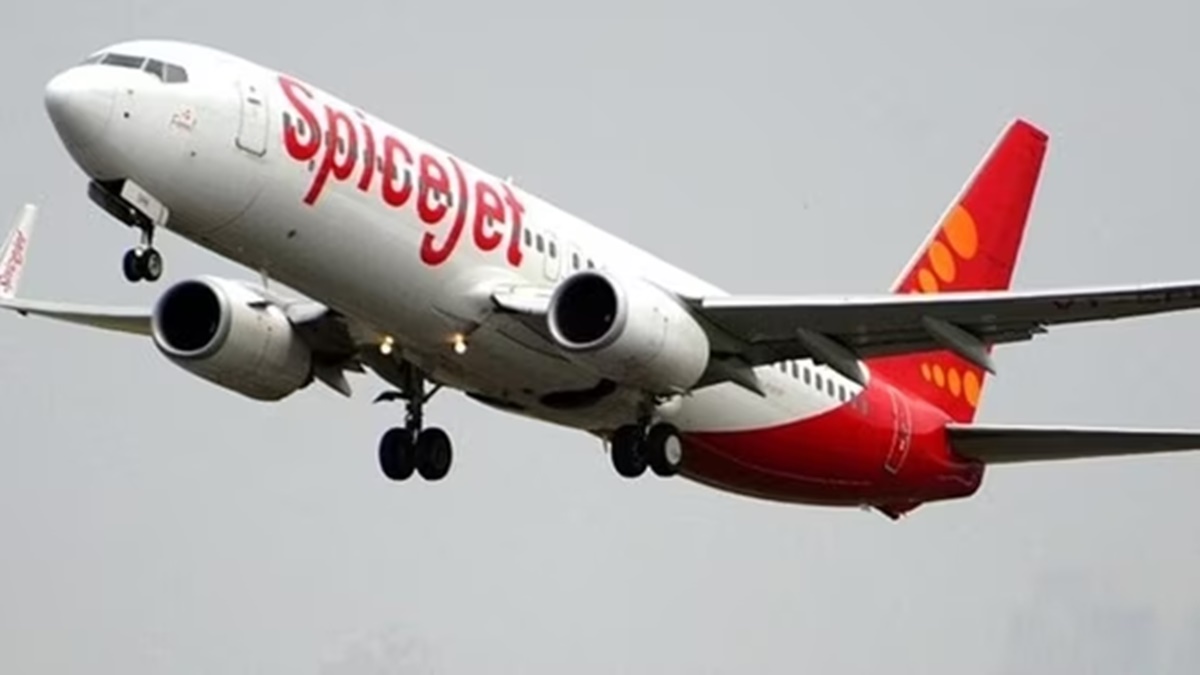 SpiceJet assures full refund for passenger trapped in loo for entire Mumbai-Bengaluru flight SpiceJet assures full refund for passenger trapped in loo for entire Mumbai-Bengaluru flight