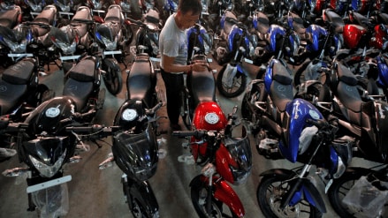 Bajaj Auto share price today