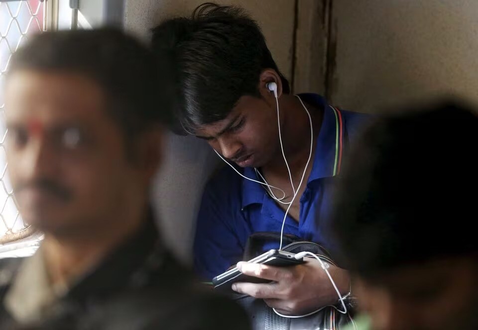 The move comes amid strong opposition to the government's proposal for the D2M by technology companies (Image/Reuters)