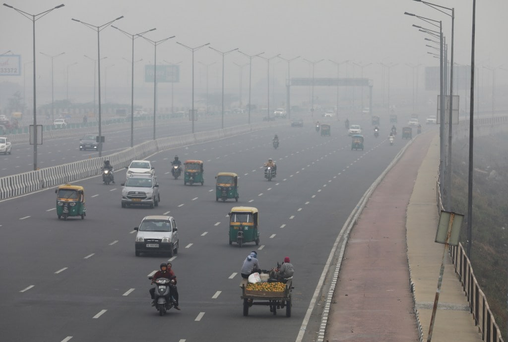 Delhi saw a drop in maximum temperature by 7-8 degrees Celsius (Image/Reuters)