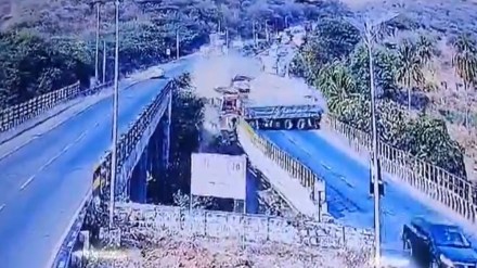 Four dead, eight injured in multiple-vehicle collision in Tamil Nadu's Dharmapuri | Video Four dead, eight injured in multiple-vehicle collision in Tamil Nadu's Dharmapuri | Video