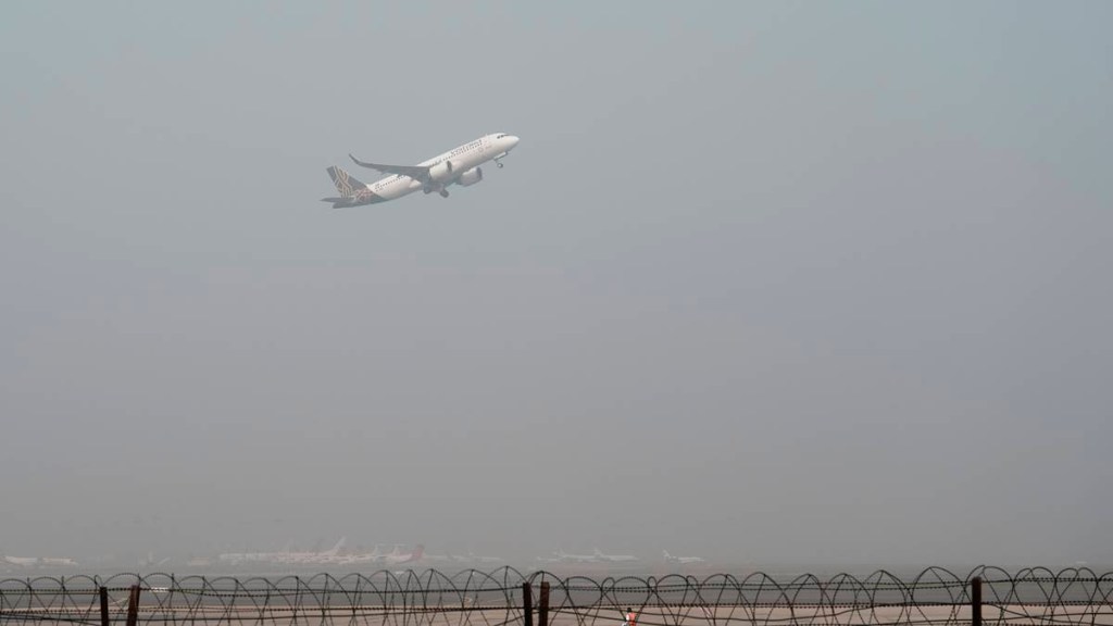 Flights delay update, Delhi flights update, Flights delay in India, Fog alert, Airline delay, Delhi airport flights, Indian flights delay, Indian fights update Flights delay update, Delhi flights update, Flights delay in India, Fog alert, Airline delay, Delhi airport flights, Indian flights delay, Indian fights update