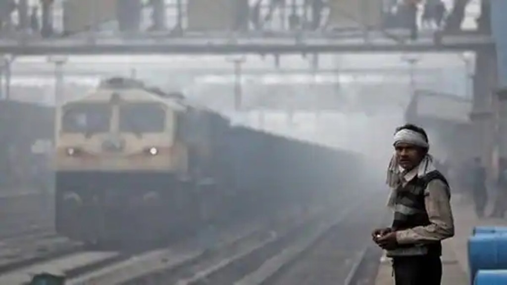 fog delays 22 trains to Delhi, Indian Railways