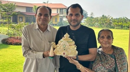 Surat-based diamond trader gifts 'mukut' worth Rs 11 crore for Ram Lalla's idol Surat-based diamond trader gifts 'mukut' worth Rs 11 crore for Ram Lalla's idol