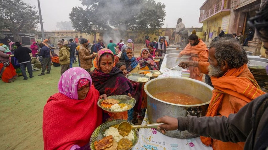 From ‘Ram ki Rasoi’ to langar by Nihang Sikhs: Ayodhya devotees getting free hot meals From ‘Ram ki Rasoi’ to langar by Nihang Sikhs: Ayodhya devotees getting free hot meals