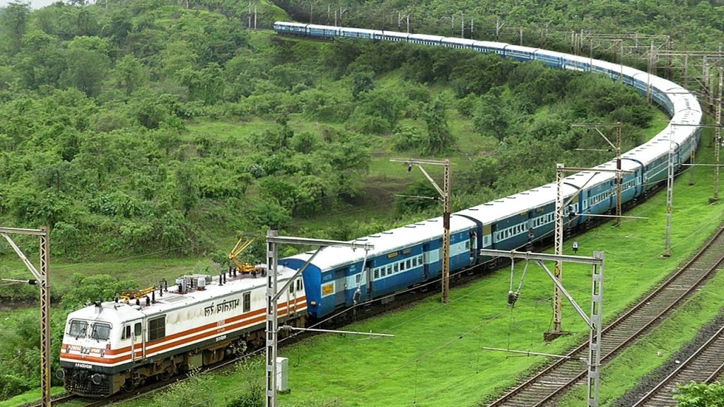 19 Delhi-bound trains are running late due to fog conditions (Image/DD News) 19 Delhi-bound trains are running late due to fog conditions (Image/DD News)