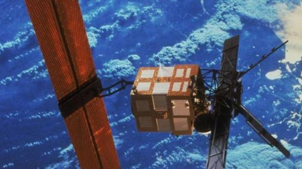 esa, european satellite, satellite re-entry, satellite breaks, ers-2 return to earth esa, european satellite, satellite re-entry, satellite breaks, ers-2 return to earth