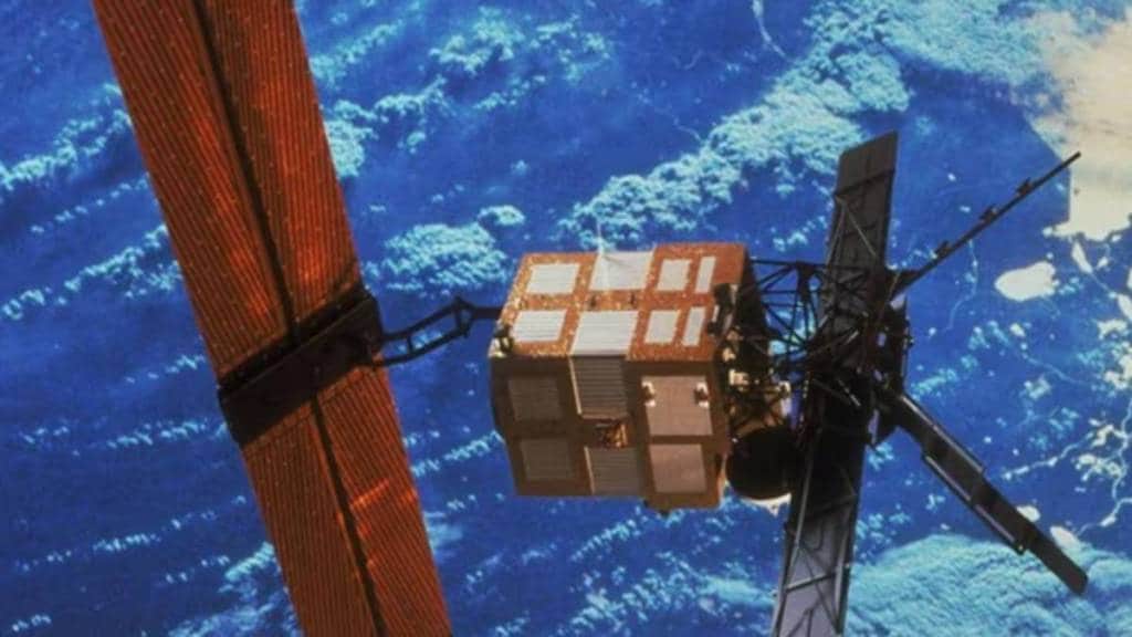 esa, european satellite, satellite re-entry, satellite breaks, ers-2 return to earth