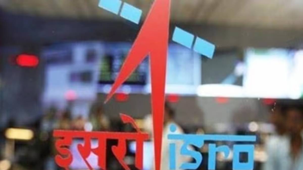 isro, isro gaganyaan, isro gaganyaan astronaut, isro astronaut training, gaganyaan crew members, gaganyaan crew members training