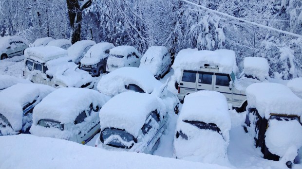 Snow-covered vehicles at a parking lot in Manali, Himachal Pradesh (PTI Photo)