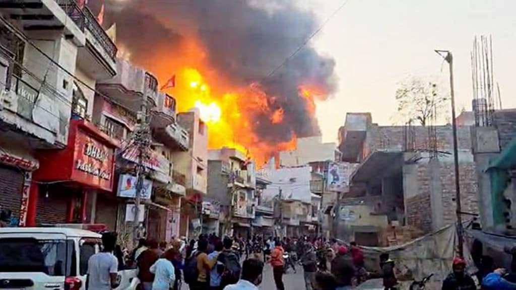 Delhi: 11 killed, 4 injured as massive fire breaks out in Alipur paint factory