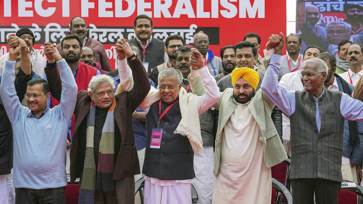 Centre waged 'India-Pakistan' war against Opposition-ruled states: Arvind Kejriwal at Jantar Mantar