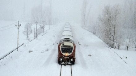 Train moves on snow covered Srinagar-Baramulla route (Image/@airnewsalerts)