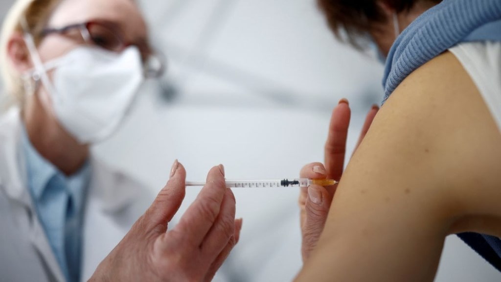 The experts emphasized that the advantages of receiving the COVID-19 vaccination greatly exceed the associated risks.

(Photo: Reuters)