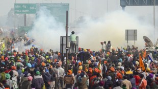 Farmers Protest LIVE Updates: Farmers to resume 'Delhi Chalo' march a day after chaos