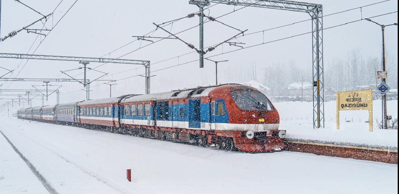 Train glides through snowclad Qazigund station on Udhampur-Srinagar-Baramulla Rail Link (Image/@AshwiniVaishnaw)