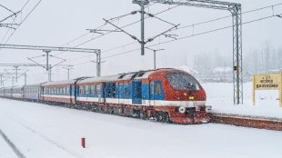 Train glides through snowclad Qazigund station on Udhampur-Srinagar-Baramulla Rail Link (Image/@AshwiniVaishnaw)