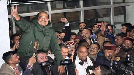Day after Rajya Sabha stunner, BJP demands floor test in meeting with Himachal governor