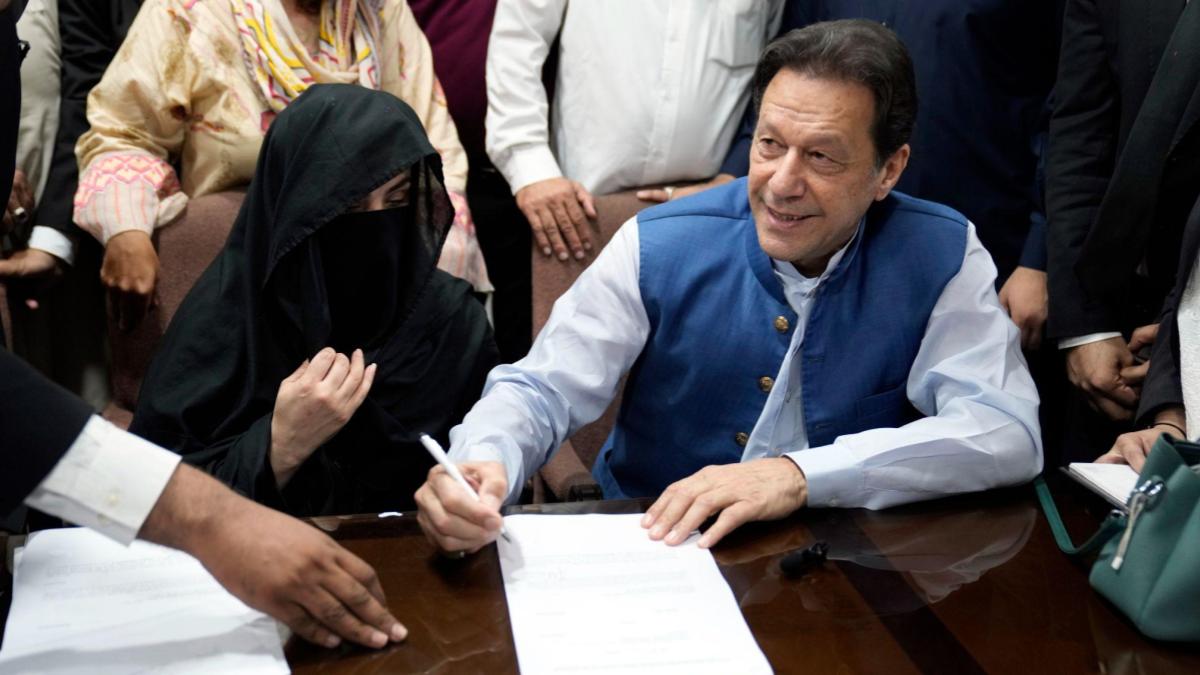 Imran Khan jailed,Imran Khan And Wife Jailed,ex Pak PM Imran Khan Imran Khan jailed,Imran Khan And Wife Jailed,ex Pak PM Imran Khan