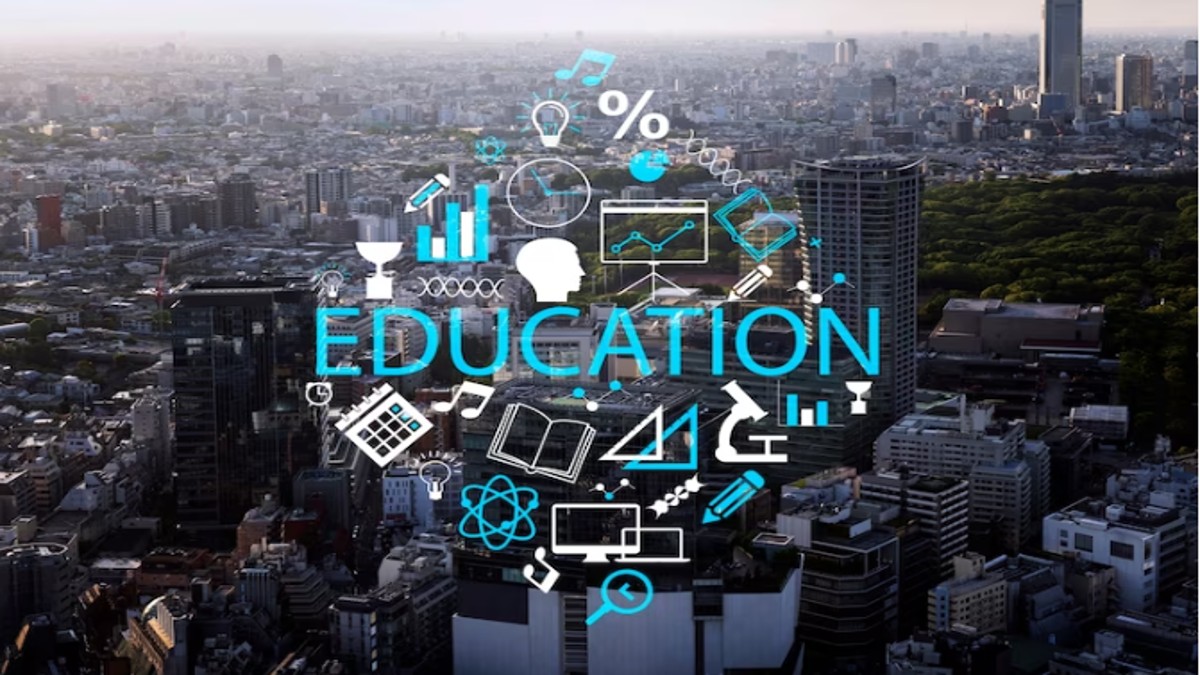 There are many advantages of choosing a specialised MBA course over a generic management degree. There are many advantages of choosing a specialised MBA course over a generic management degree.