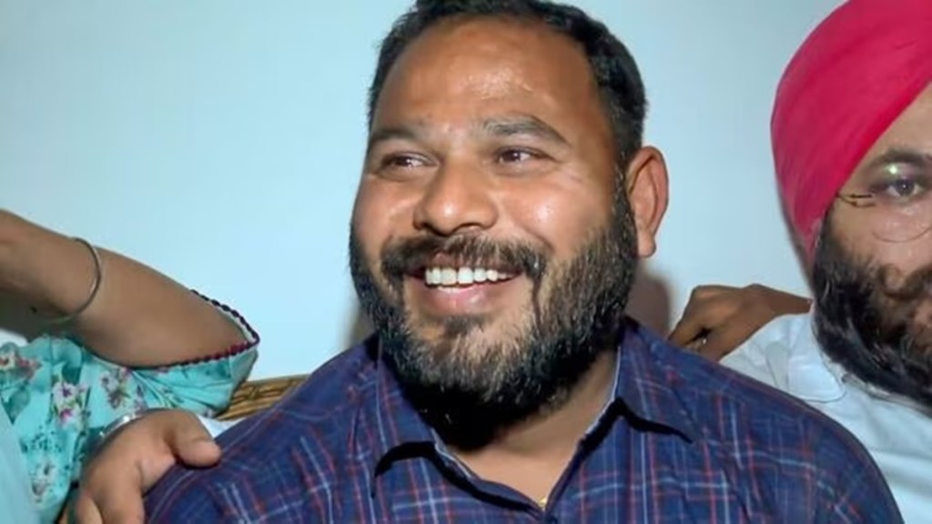 Chandigarh Mayoral polls | 'Victory for democracy': AAP, Congress tear into BJP after SC declares Kuldeep Kumar as winner Chandigarh Mayoral polls | 'Victory for democracy': AAP, Congress tear into BJP after SC declares Kuldeep Kumar as winner