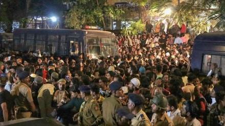 Mumbai Police files FIR against mob protesting over Islamic preacher Mufti Salman Azhari's arrest