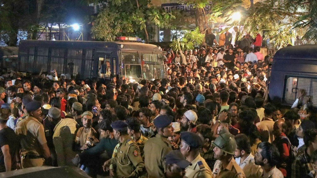 Mumbai Police files FIR against mob protesting over Islamic preacher Mufti Salman Azhari's arrest Mumbai Police files FIR against mob protesting over Islamic preacher Mufti Salman Azhari's arrest