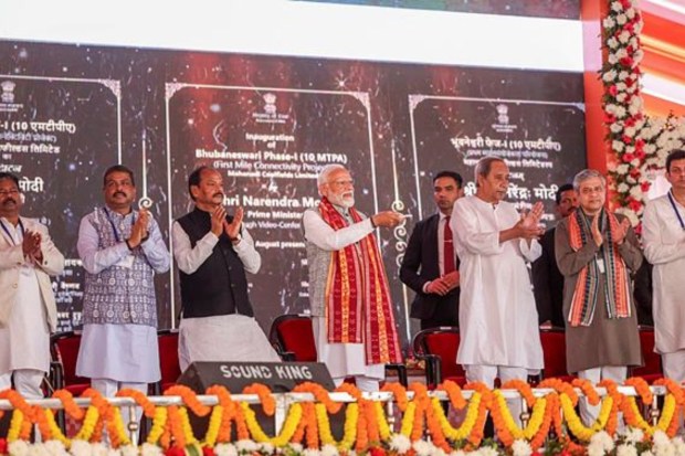 Prime Minister Narendra Modi with Odisha Governor Raghubar Das, Union Ministers Dharmendra Pradhan and Ashwini Vaishnaw, and Odisha Chief Minister Naveen Patnaik during the inauguration of various developmental projects in Sambalpur on February 3. (Image: PTI)