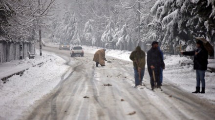 Under the influence of an active western disturbance, snowfall and rainfall are likely in hilly regions (Image/Reuters)