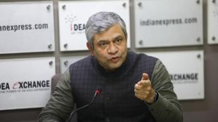 ashwini vaishnaw, semiconductor, chip project, industry