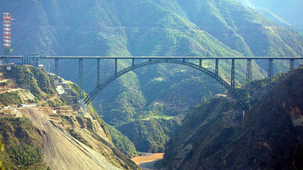 Chenab Bridge, Eiffel Tower, world's highest single-arch railway bridge, world's highest bridge, jammu and kashmir, kashmir, railway bridge, indian railways, Udhampur-Srinagar-Baramulla Railway Link