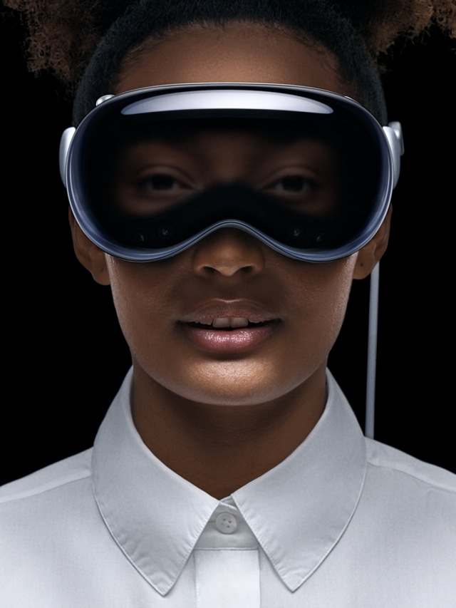 Apple Vision Pro quick review by Sam Altman