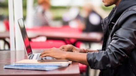 Trends influencing the Indian online learning sector.