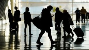 Delhi Airport, Delhi Airport news, Delhi Airport flight delay, flight delay at Delhi Airport, flight delay