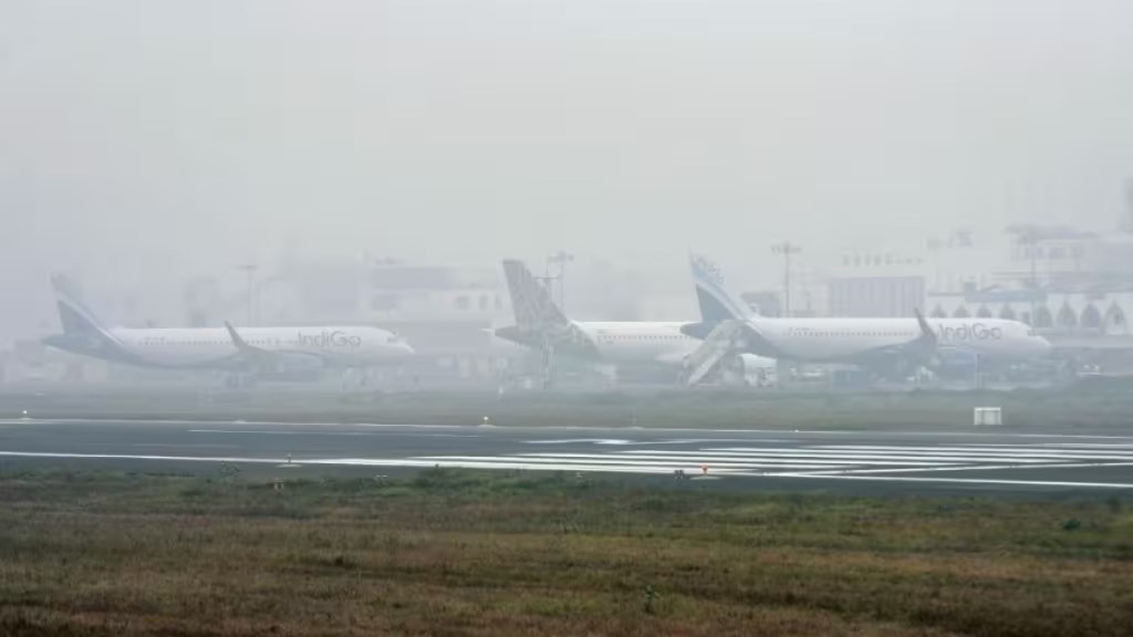 Flight disruptions at Delhi Airport, Delhi flights delayed, Fog in delhi, delhi fog, dense fog, flight updates, flights delayed, 134 flights delayed, zero visibility, delhi airport
