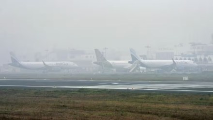 Flight disruptions at Delhi Airport, Delhi flights delayed, Fog in delhi, delhi fog, dense fog, flight updates, flights delayed, 134 flights delayed, zero visibility, delhi airport Flight disruptions at Delhi Airport, Delhi flights delayed, Fog in delhi, delhi fog, dense fog, flight updates, flights delayed, 134 flights delayed, zero visibility, delhi airport