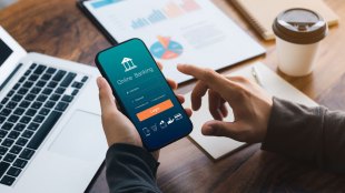 India can alleviate poverty and bring people into the formal economic system through the use of a handset and a digitalisation model