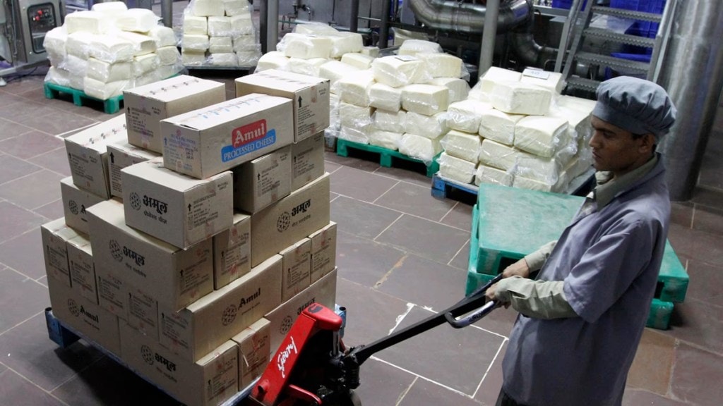 milk, milk prices, price hike, inflation, food inflation, Amul milk, litre, GCMMF, milk production, farmer, farmer compensation