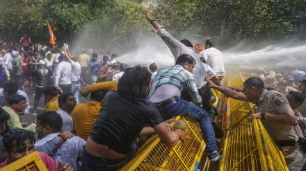 BJP holds counter-protest after AAP workers take to Delhi streets, demands Arvind Kejriwal's resignation