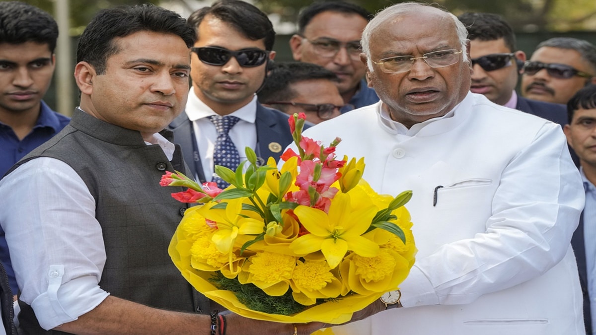 Lok Sabha Elections 2024 : Churu MP Rahul Kaswan quits BJP to join Congress, resigns from Lok Sabha