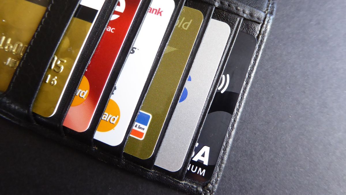 RBI issues guidelines to enhance customer options (Photo: Canva/Representative Images) RBI issues guidelines to enhance customer options (Photo: Canva/Representative Images)